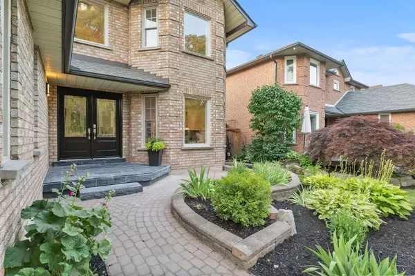Whitby, ON L1N 8J4,77 Ingleborough DR