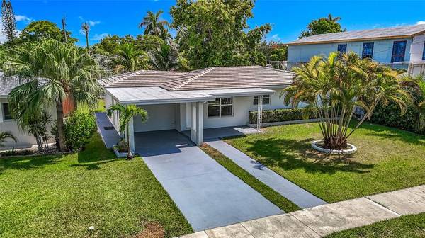 825 NE 4th St, Hallandale Beach, FL 33009