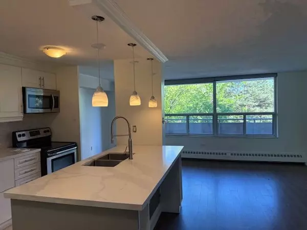 Mississauga, ON L5A 3R2,3120 KIRWIN AVE #310