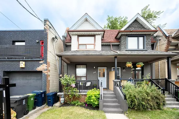 2398 St Clair AVE W,  Toronto W02,  ON M6N 1L1