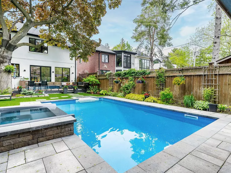 529 Briar Hill AVE, Toronto C04, ON M5N 1N1