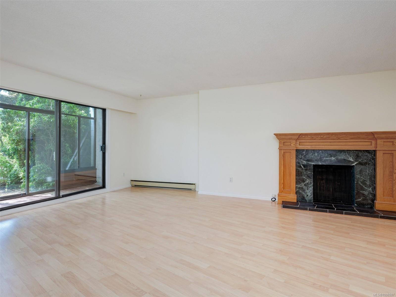 Saanich, BC V8N 3B8,3962 Cedar Hill Rd #114