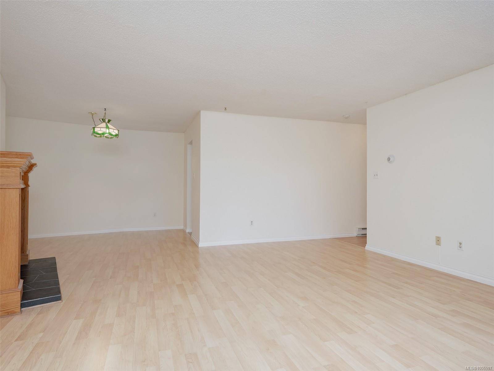 Saanich, BC V8N 3B8,3962 Cedar Hill Rd #114