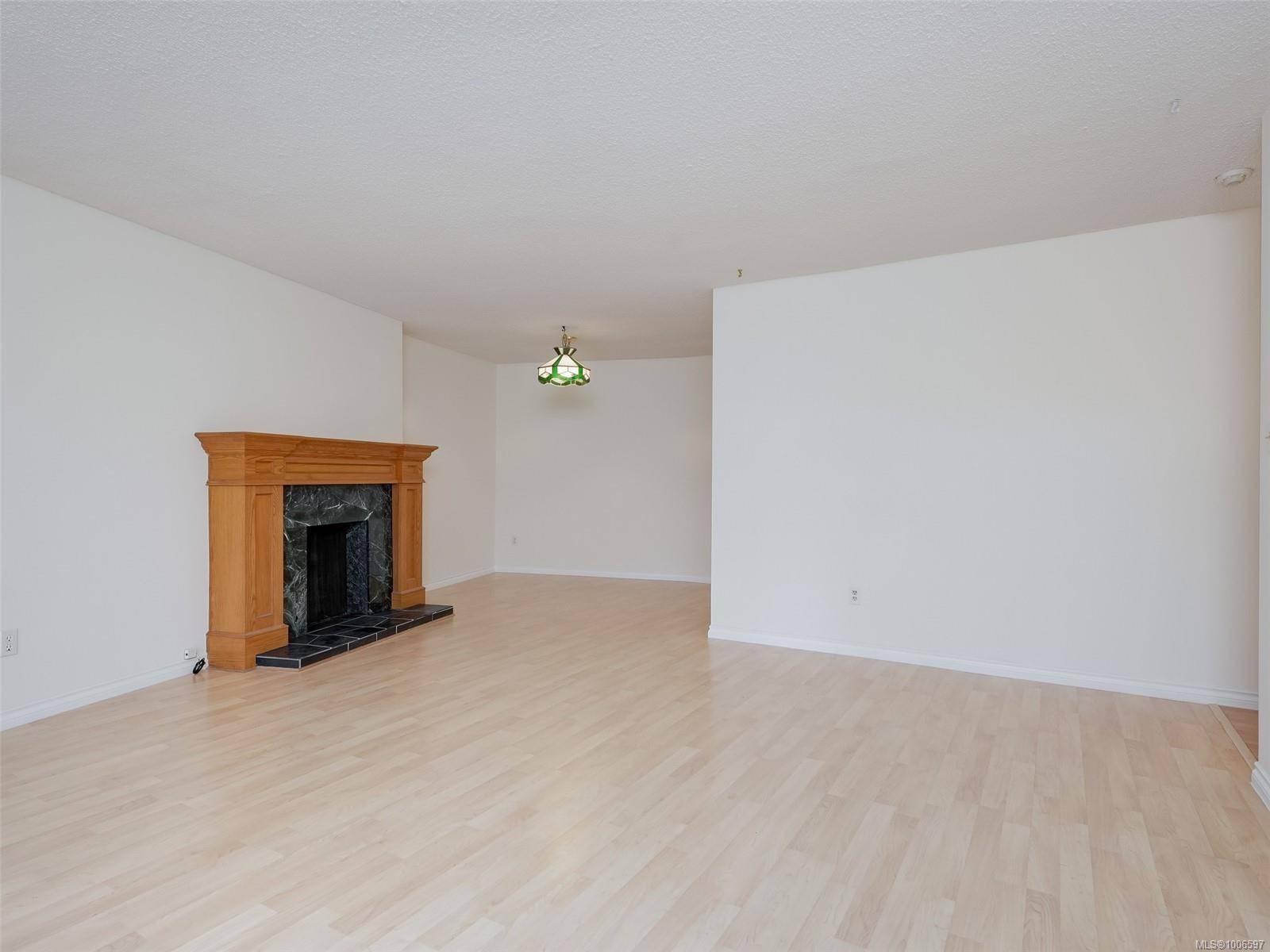 Saanich, BC V8N 3B8,3962 Cedar Hill Rd #114