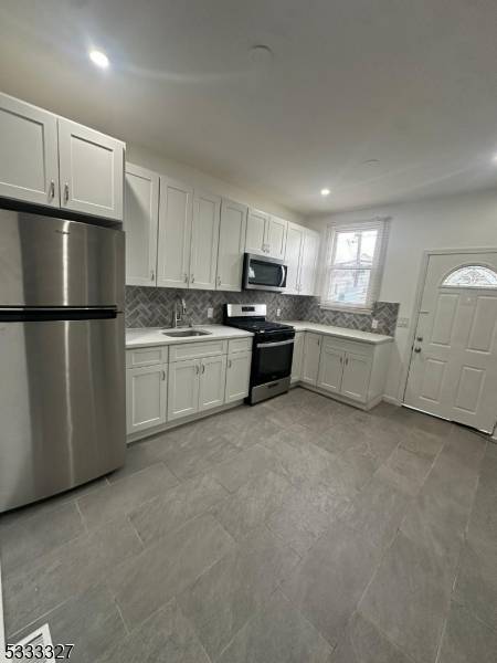 Newark City, NJ 07104,467-469 Summer Ave #1