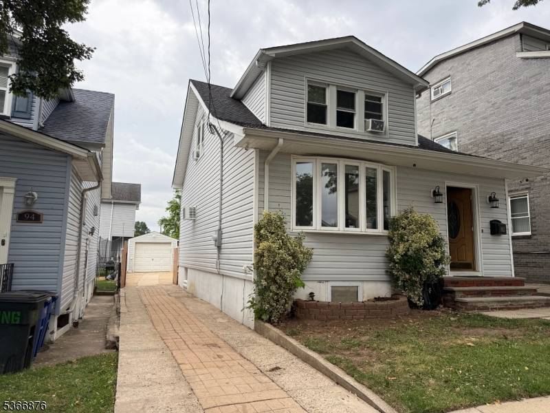 92 King St, Kearny Town, NJ 07032