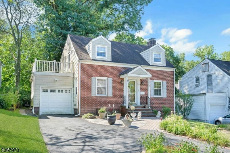 8 Roosevelt Ter, Livingston Twp., NJ 07039