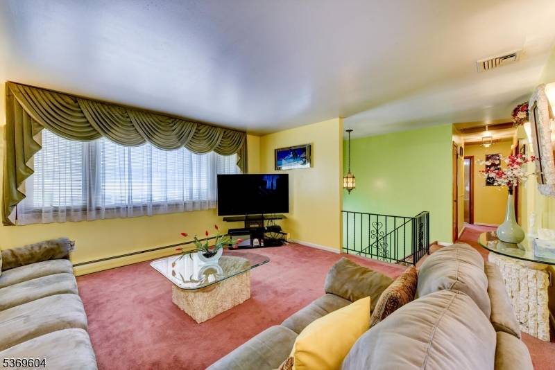 Belleville Twp., NJ 07109,27 Carmer Ave