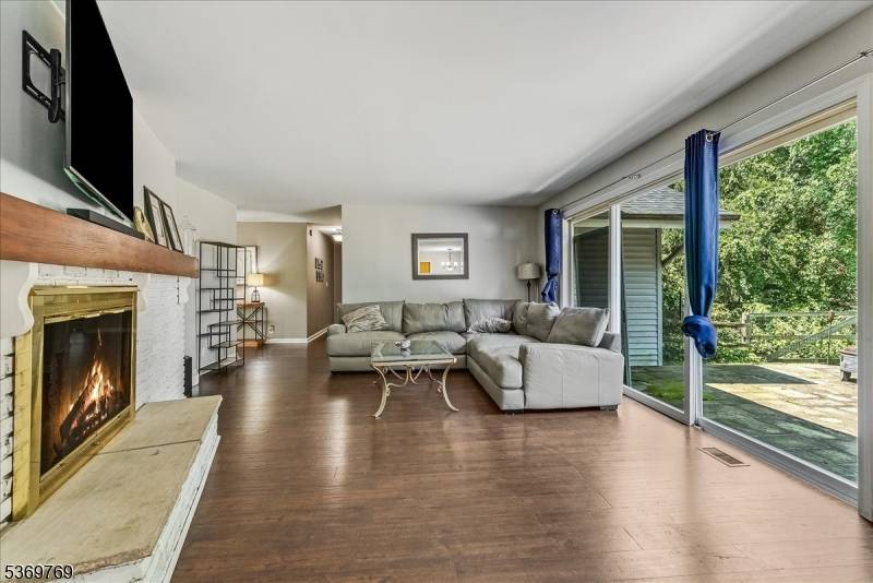 Andover Twp., NJ 07860,33 Manor Dr