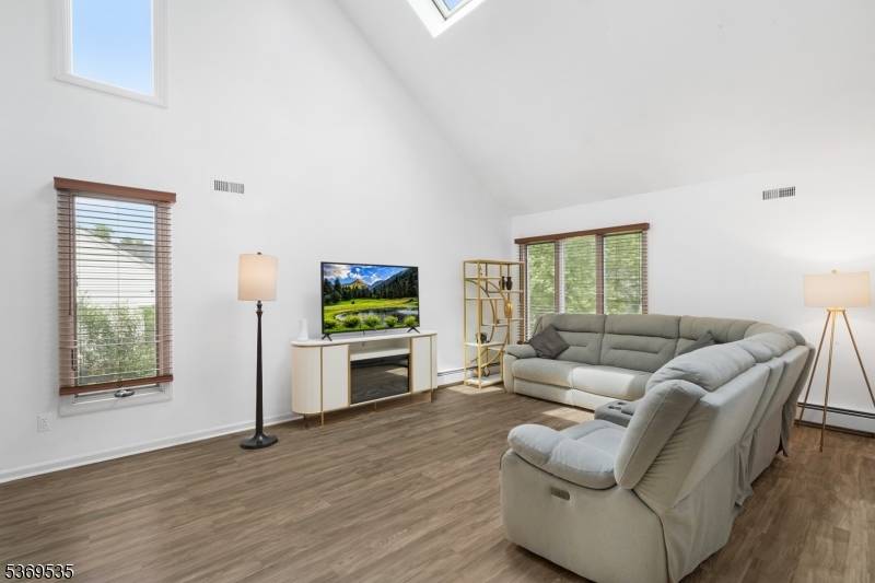 Bernards Twp., NJ 07920,37 Compton Ct