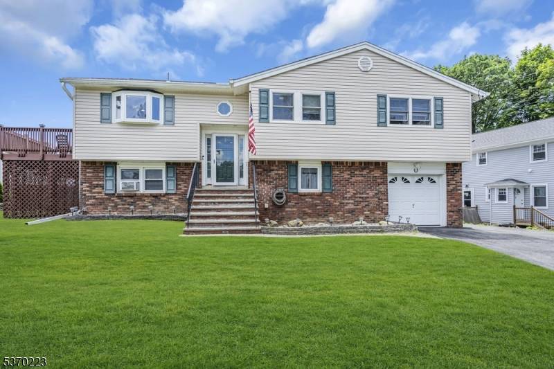 10 Walton Way, Hopatcong Boro, NJ 07843