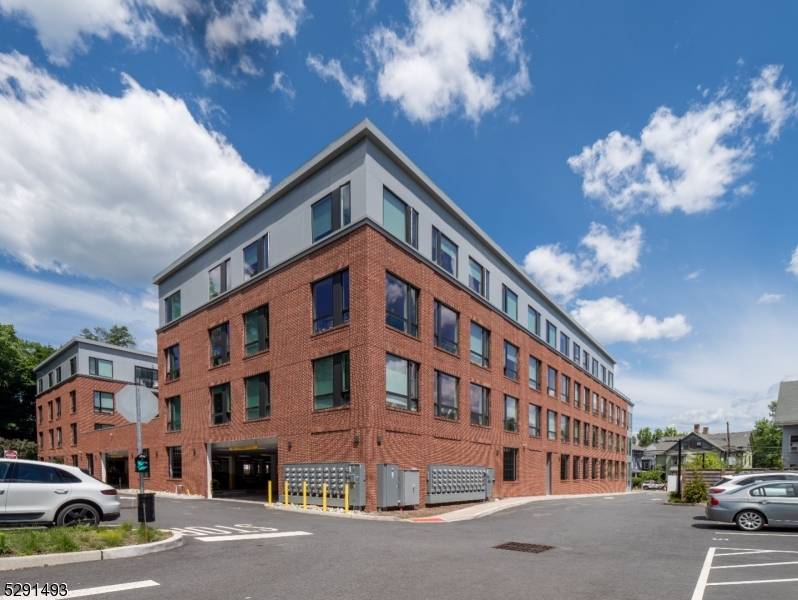 Morristown Town, NJ 07960,173a Morris St #402
