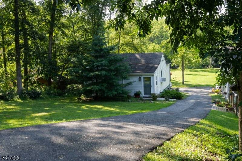 79 Musconetcong River Rd, Lebanon Twp., NJ 07882