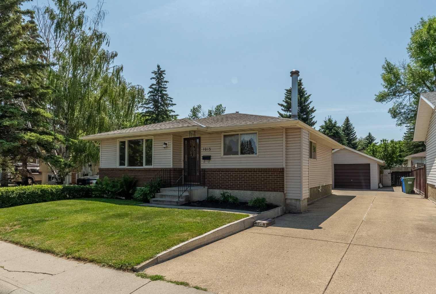 1015 Lysander DR SE, Calgary, AB T2C 1R8