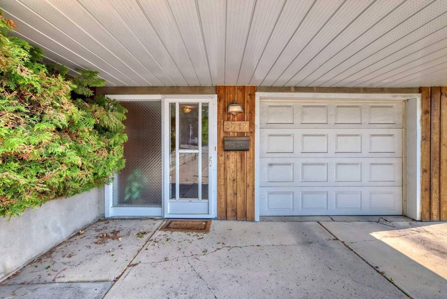 Calgary, AB T2L 1B6,3012 Conrad DR Northwest