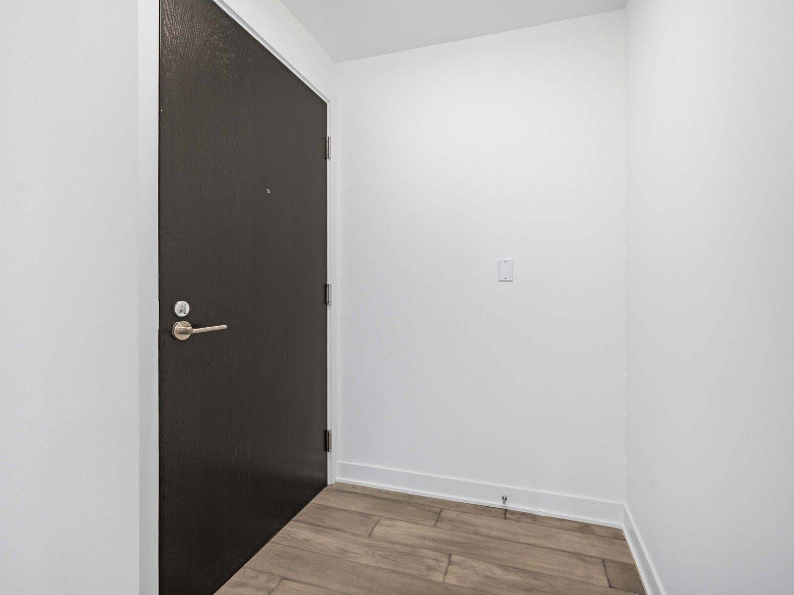 Toronto C02, ON M4W 1L2,11 Yorkville AVE #1413
