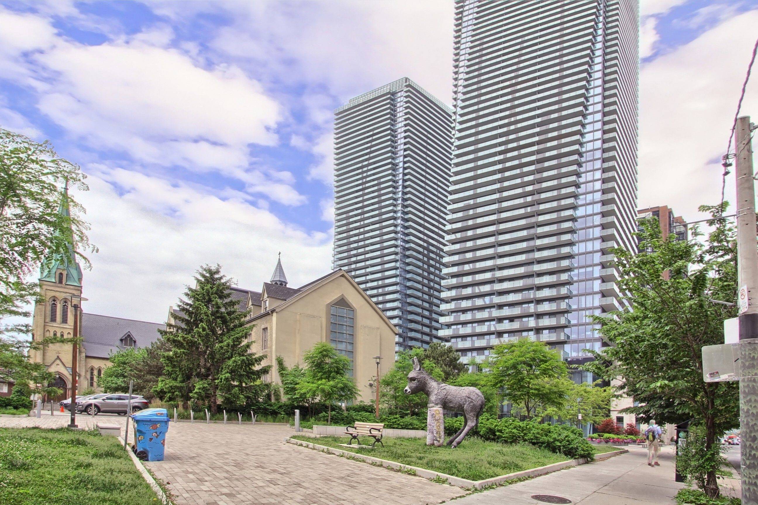 65 St Mary ST #3211, Toronto C01, ON M5S 0A6