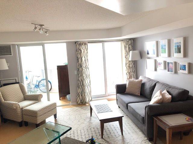 Toronto C01, ON M5J 2Y2,8 York ST #411