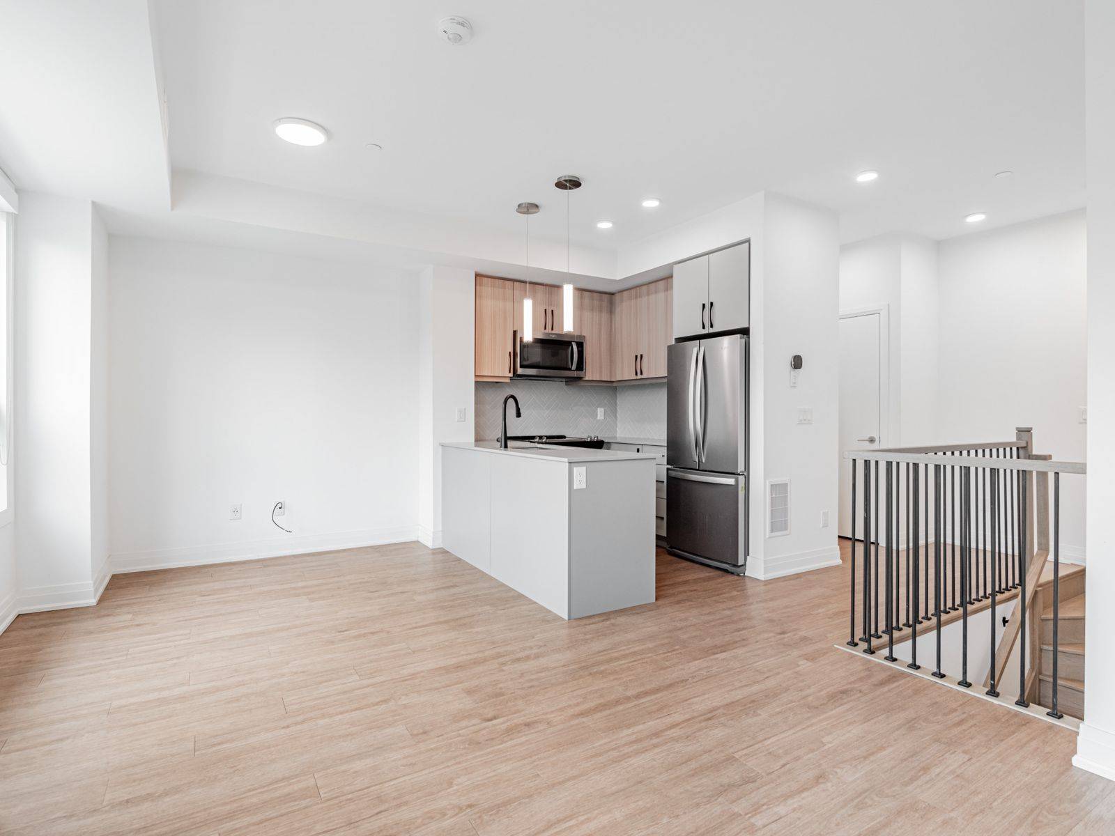 Toronto C07, ON M2R 1W1,15 Brenthall AVE #11