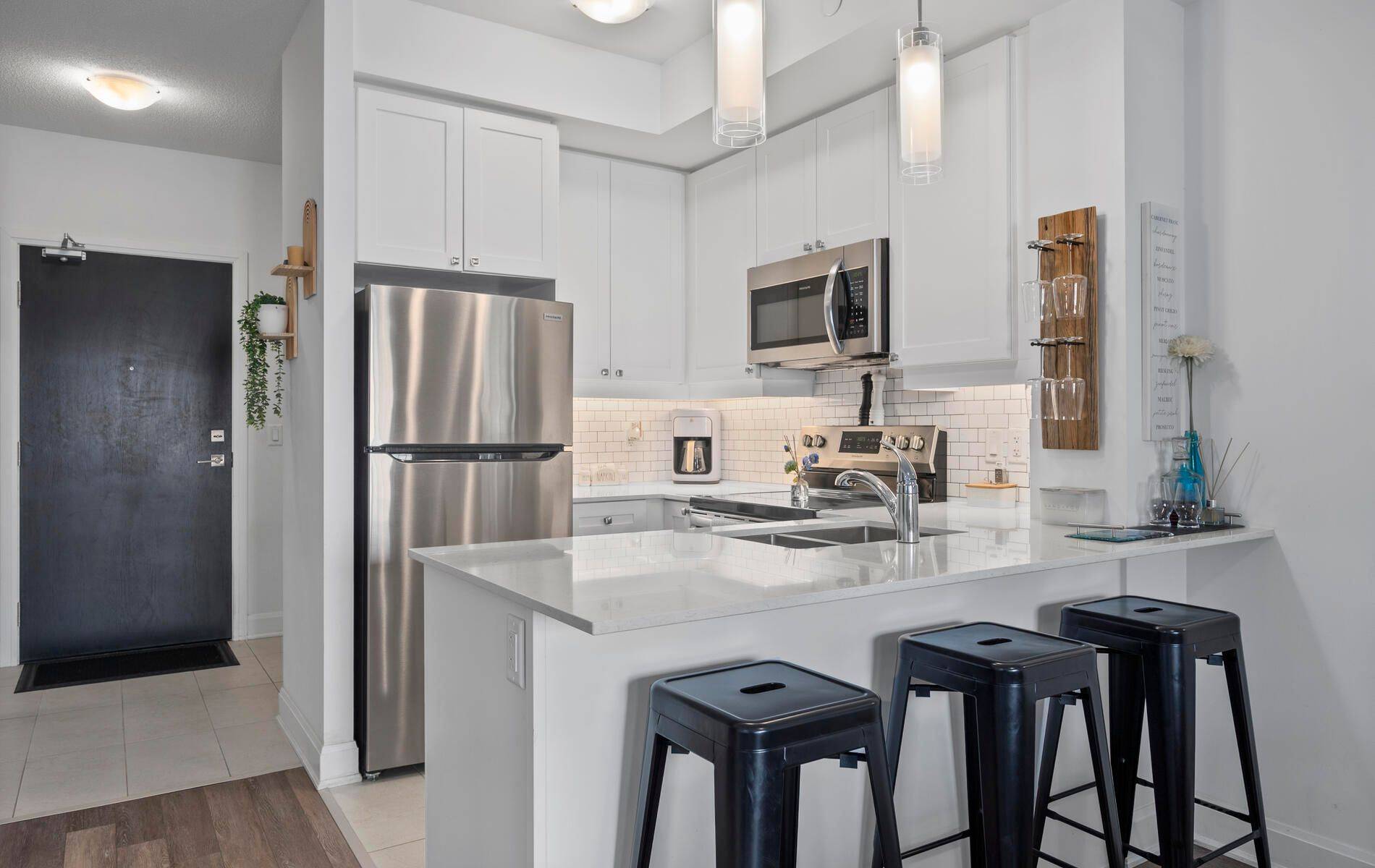 Clarington, ON L1B 0V9,50 Lakebreeze DR #127