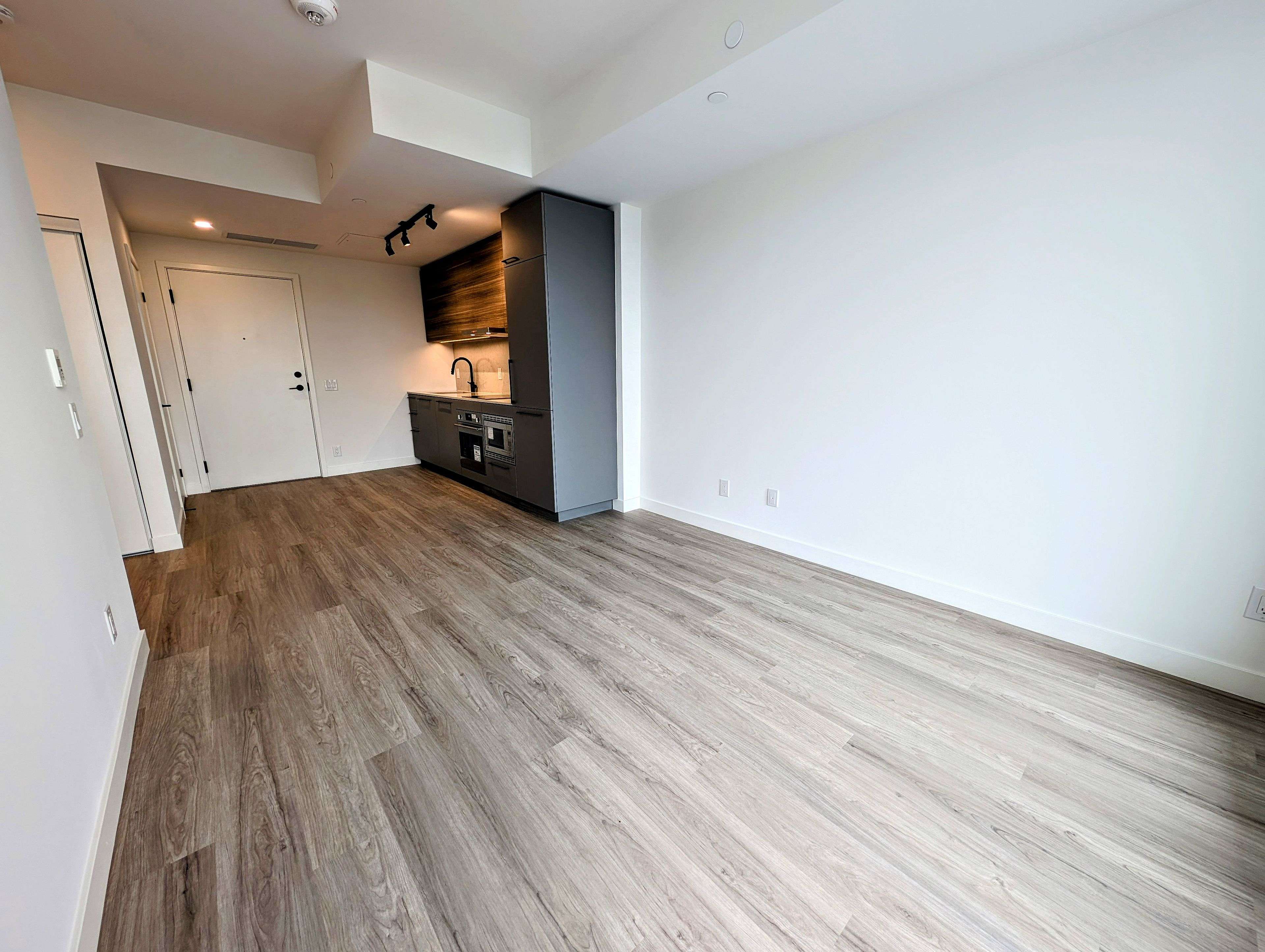 Toronto E02, ON M4L 0B7,1050 Eastern AVE #519