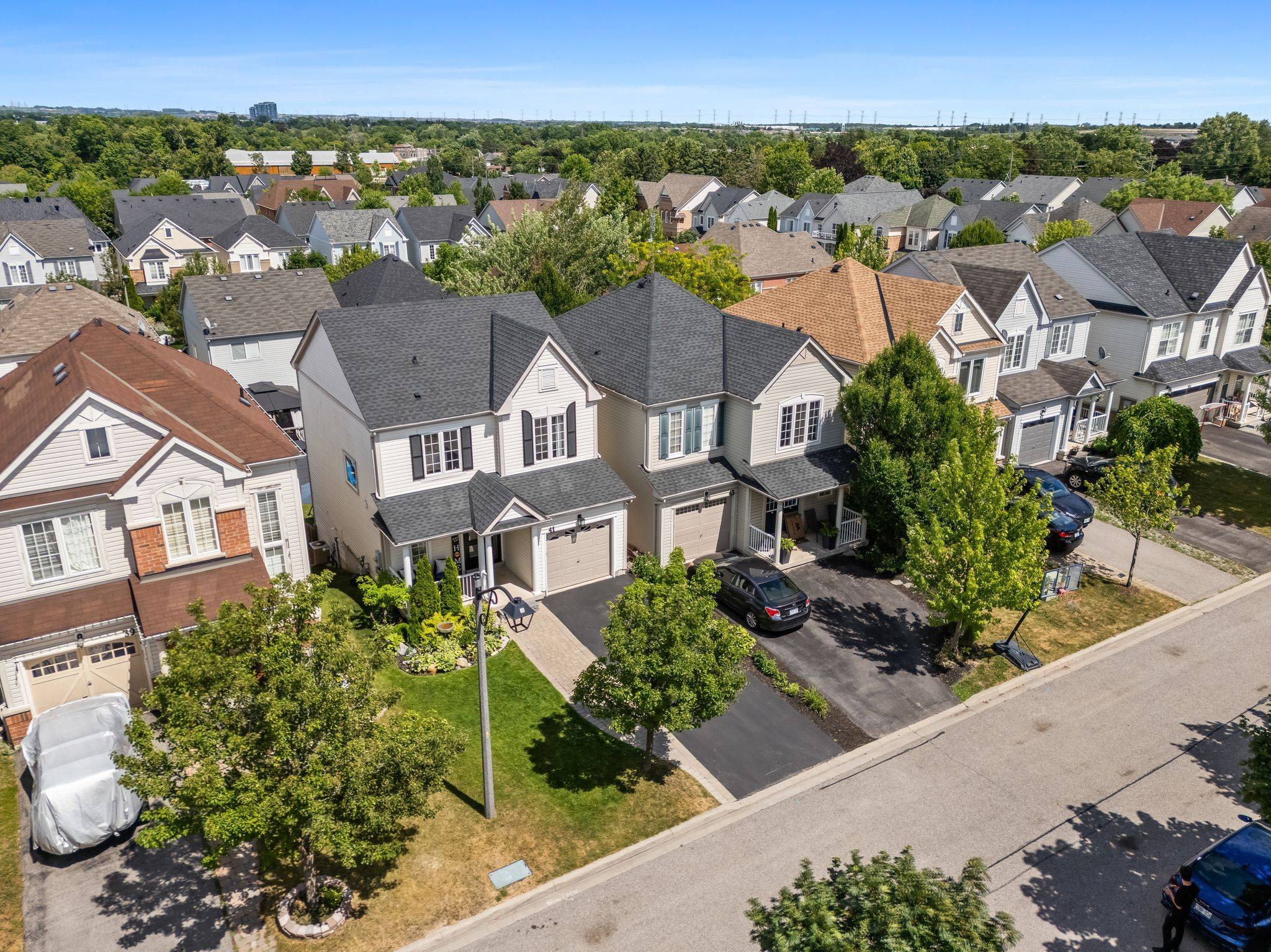 Whitby, ON L1M 2P1,41 Teardrop CRES