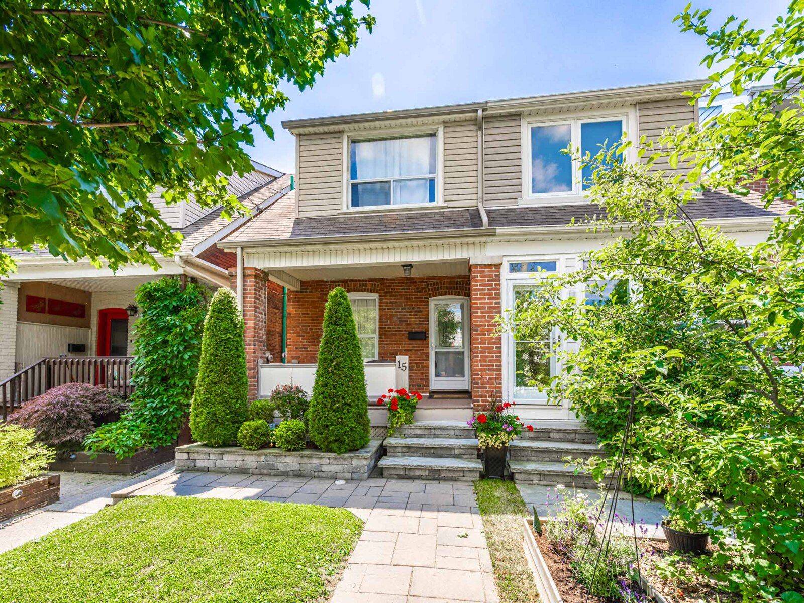 15 Fielding AVE, Toronto E03, ON M4J 1R4