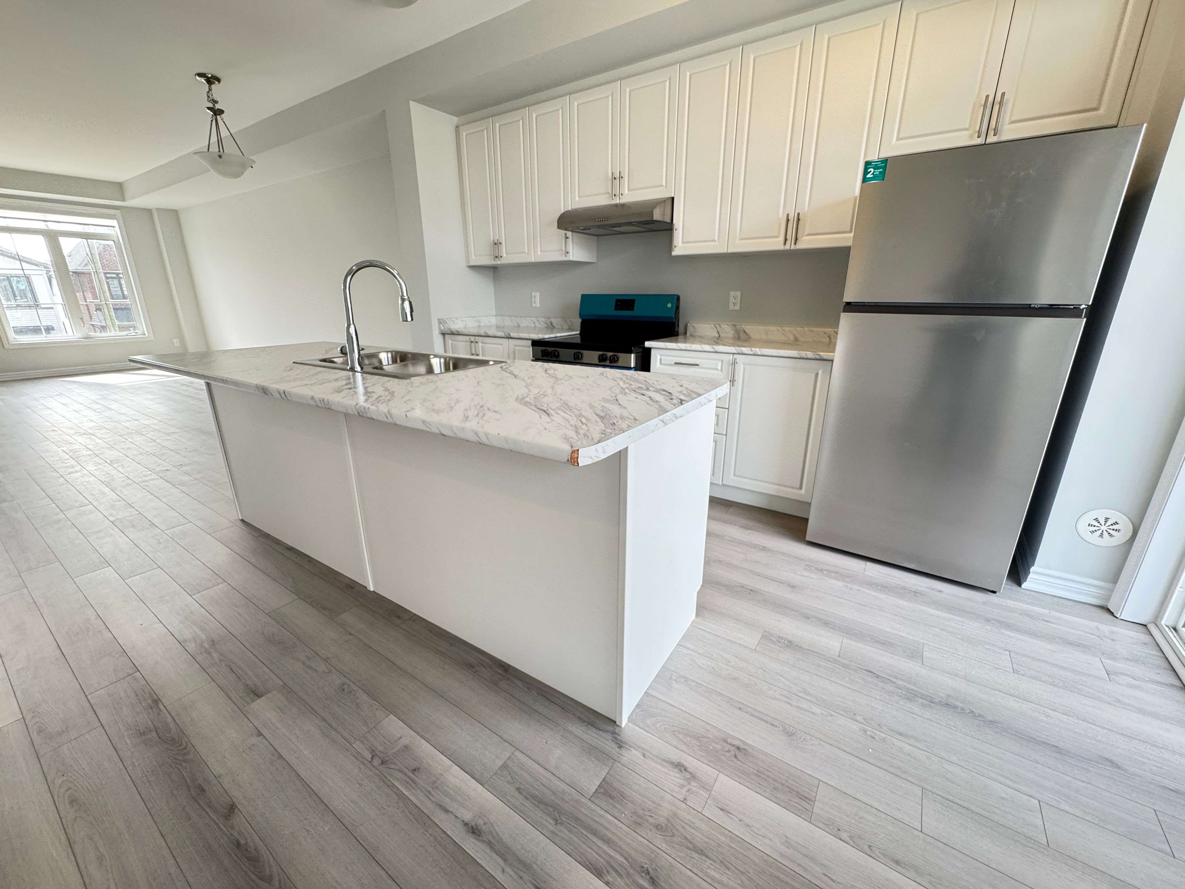 Oshawa, ON L1L 0X1,1066 Dyas AVE