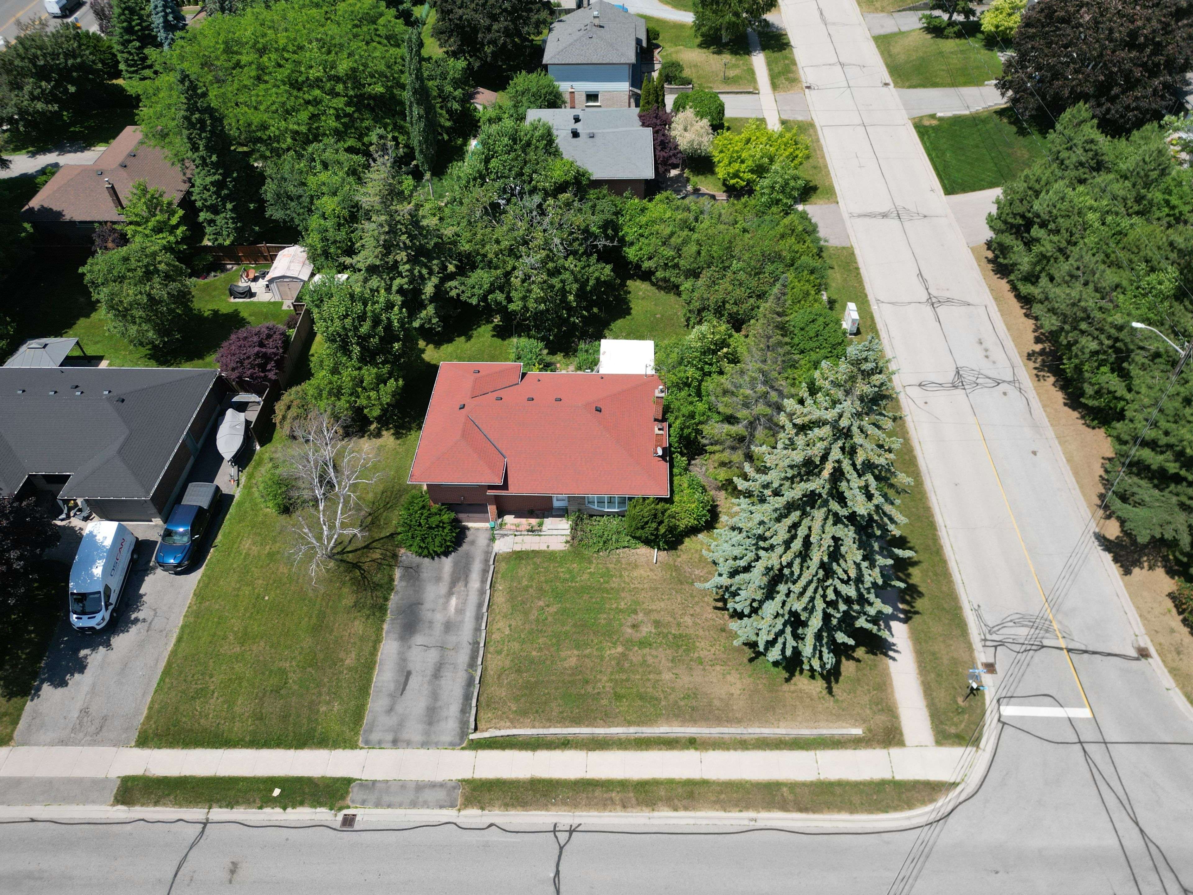 Whitby, ON L1N 2E2,8 Bellwood DR
