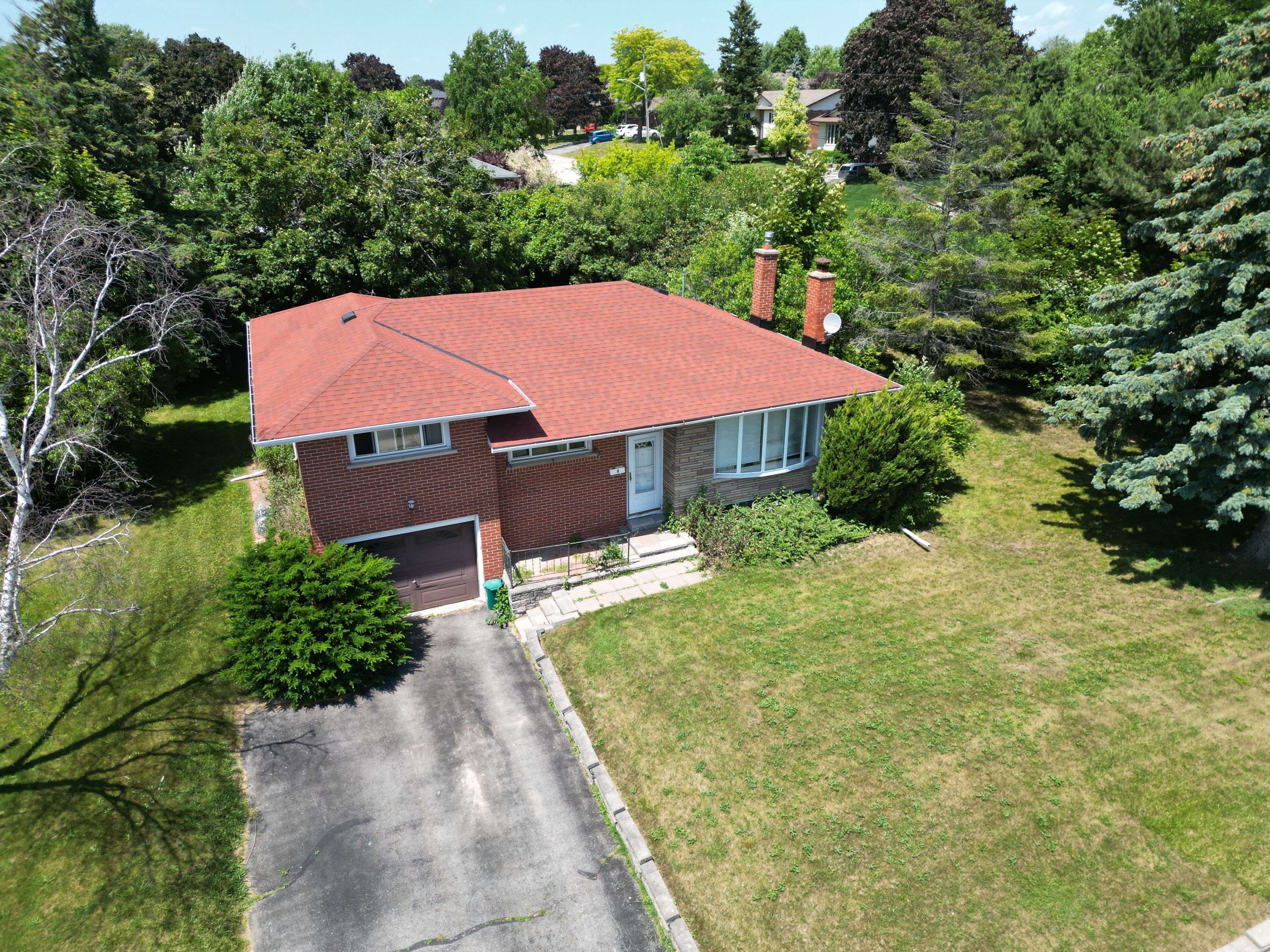 Whitby, ON L1N 2E2,8 Bellwood DR