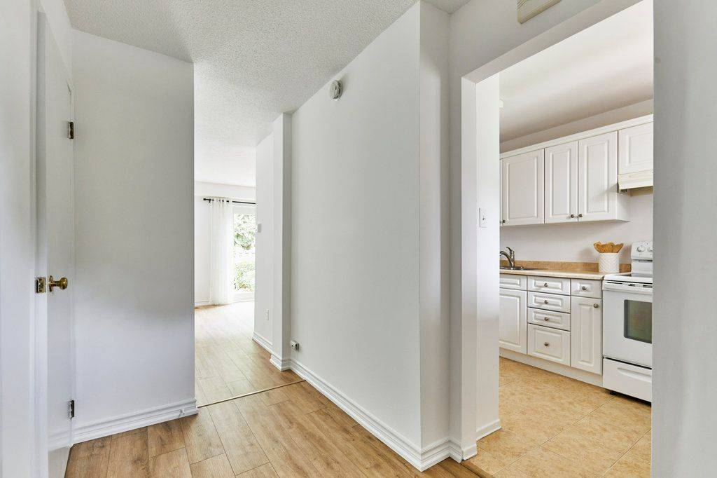 Toronto E09, ON M1G 3T7,400 Orton Pk RD #9