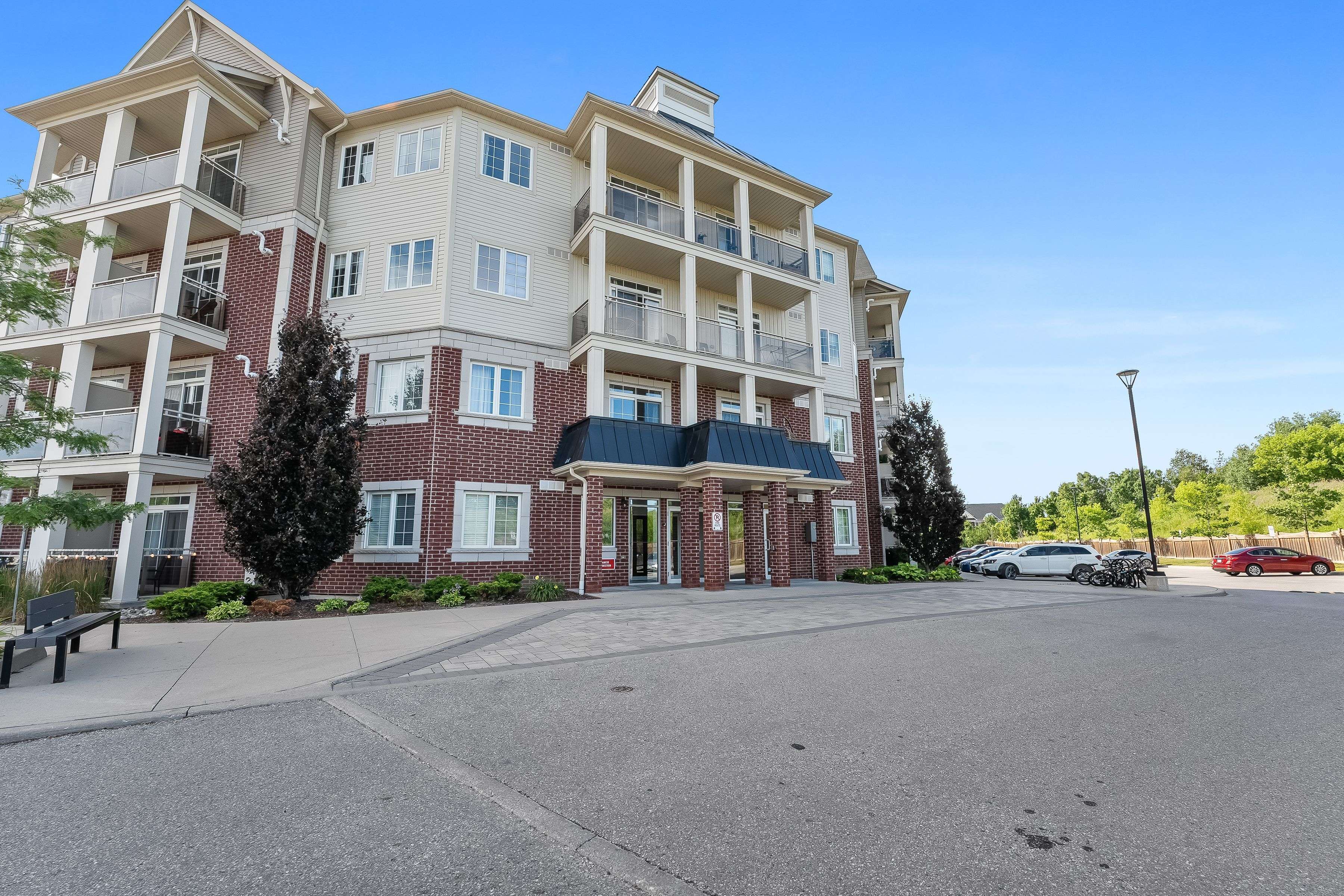 Clarington, ON L1C 0V4,80 Aspen Springs DR #405