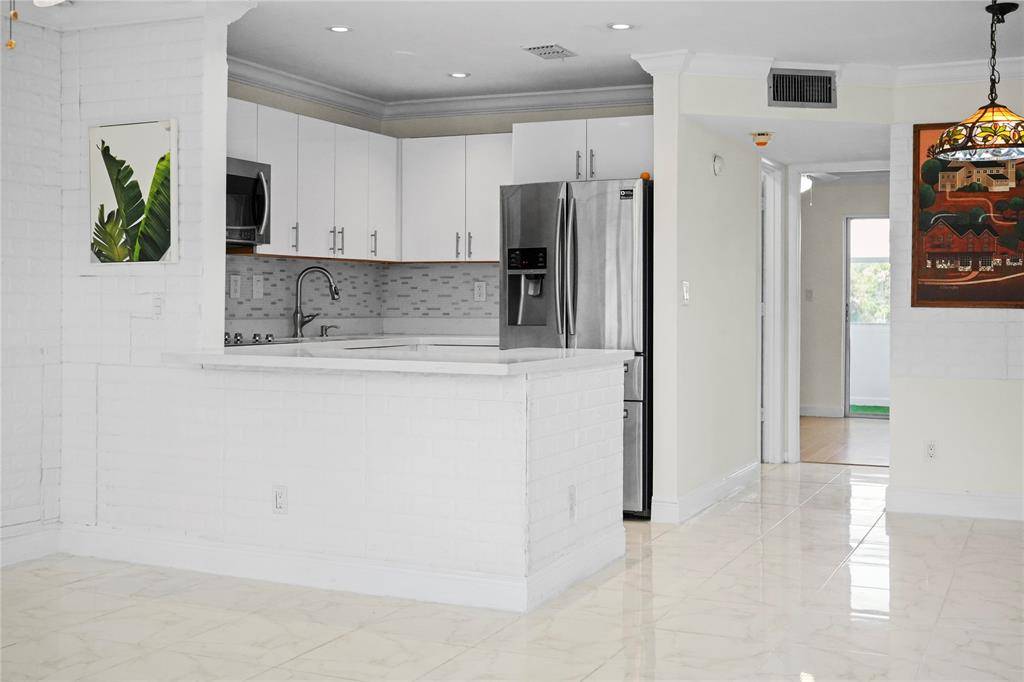 Sunrise, FL 33322,8851 Sunrise Lakes Blvd #203