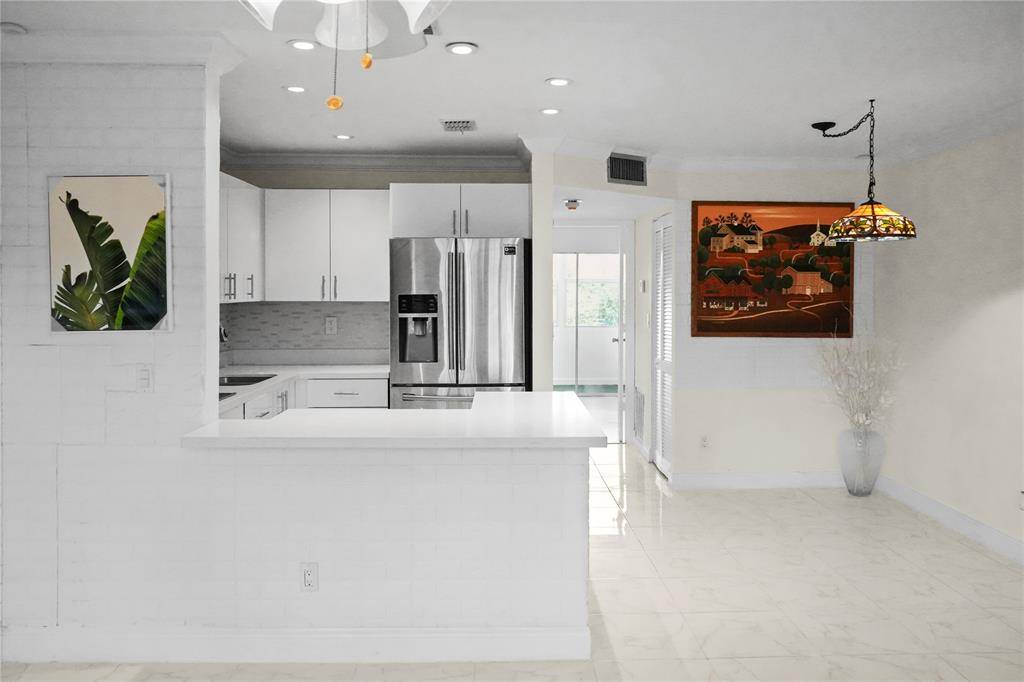 Sunrise, FL 33322,8851 Sunrise Lakes Blvd #203