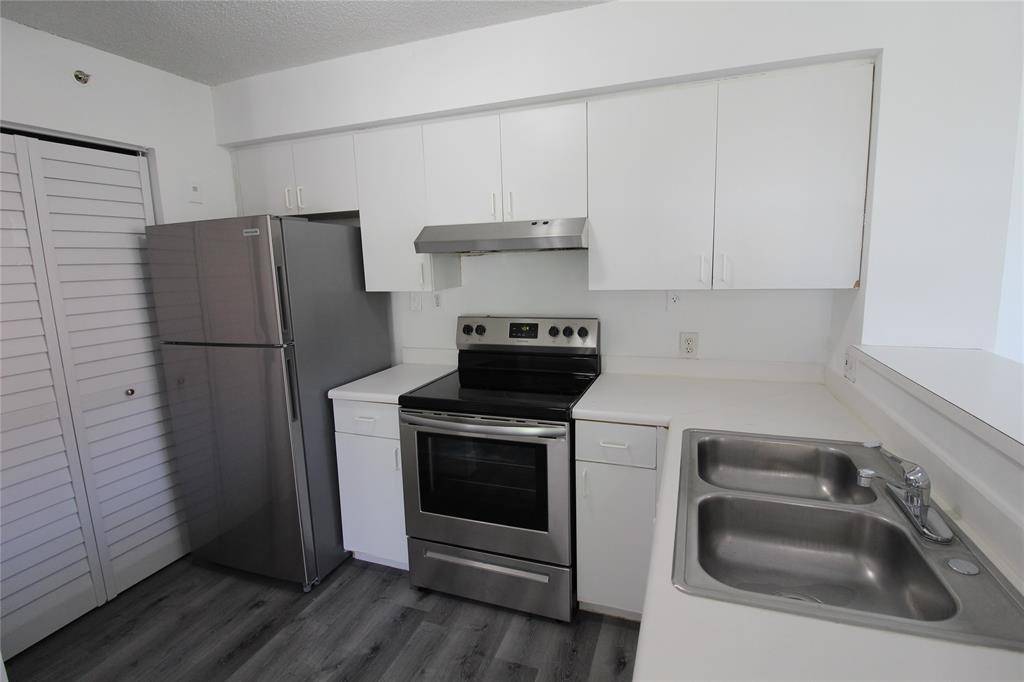 7824 Sonoma Springs Cir #102, Lake Worth, FL 33463