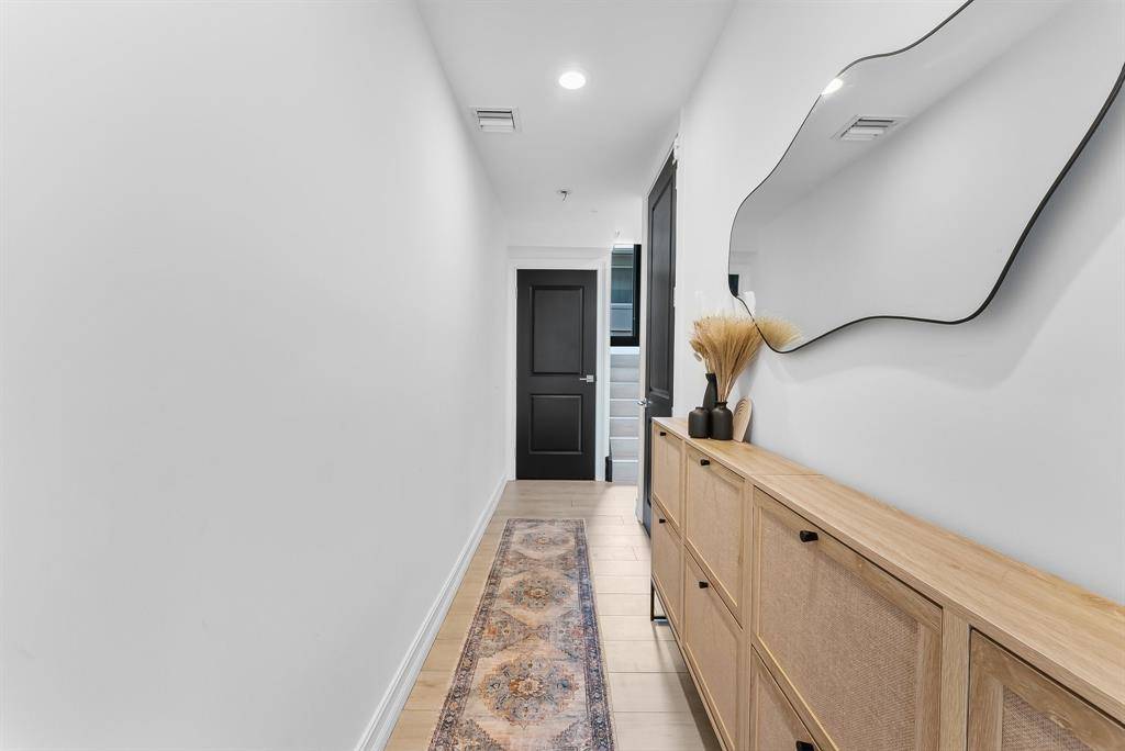 Fort Lauderdale, FL 33304,835 NE 17th Ter #835-9