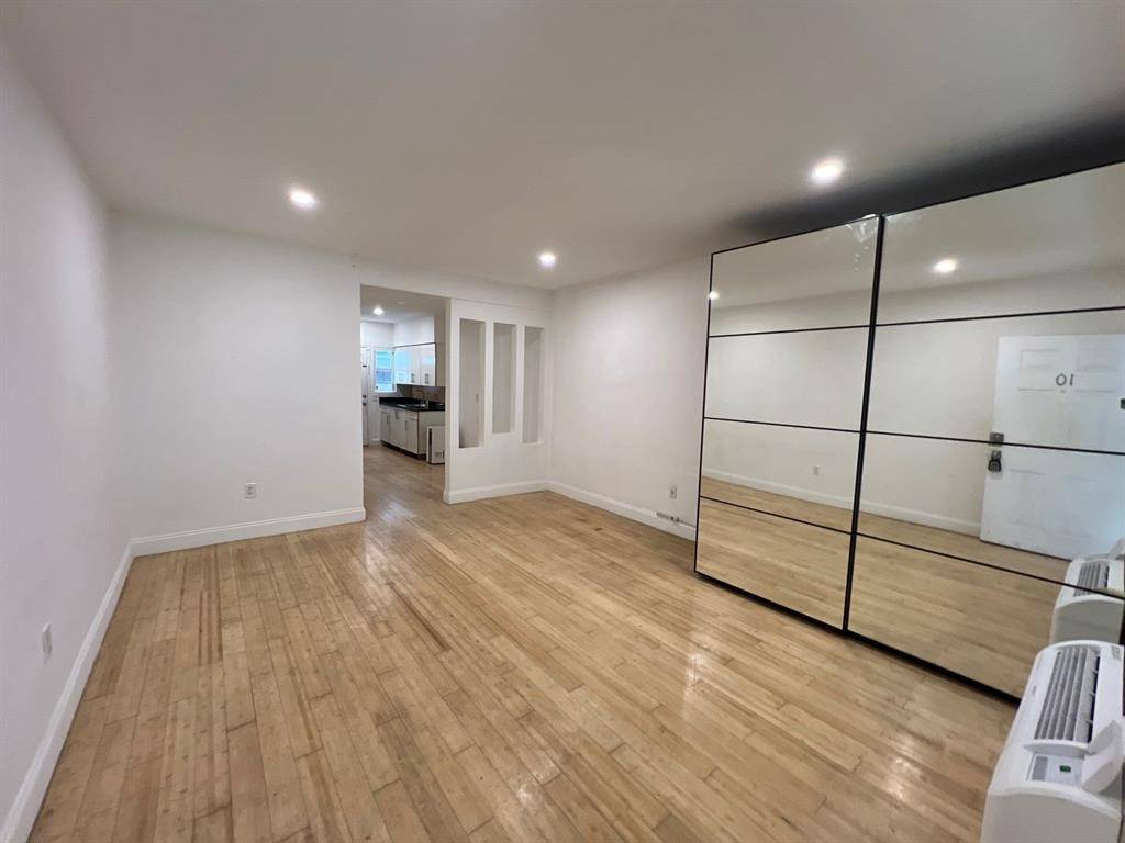 8080 Tatum Waterway Dr #10, Miami Beach, FL 33141