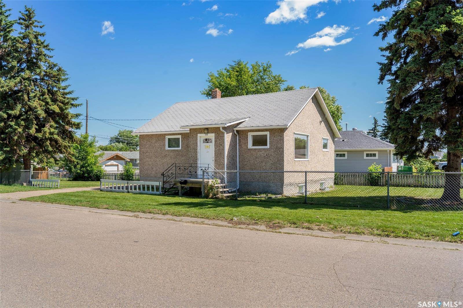 100 30th STREET E, Prince Albert, SK S6V 1Z1