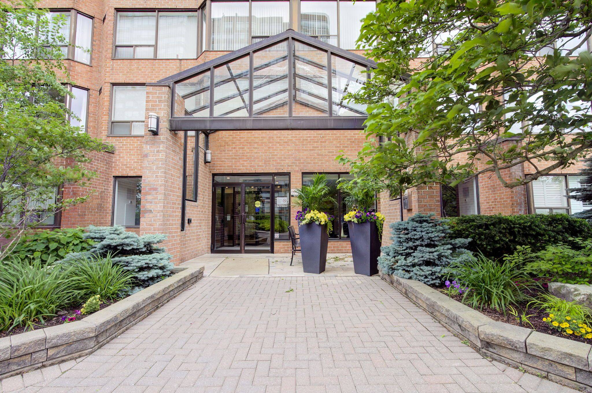 Burlington, ON L7S 2J3,1270 Maple Crossing BLVD #306