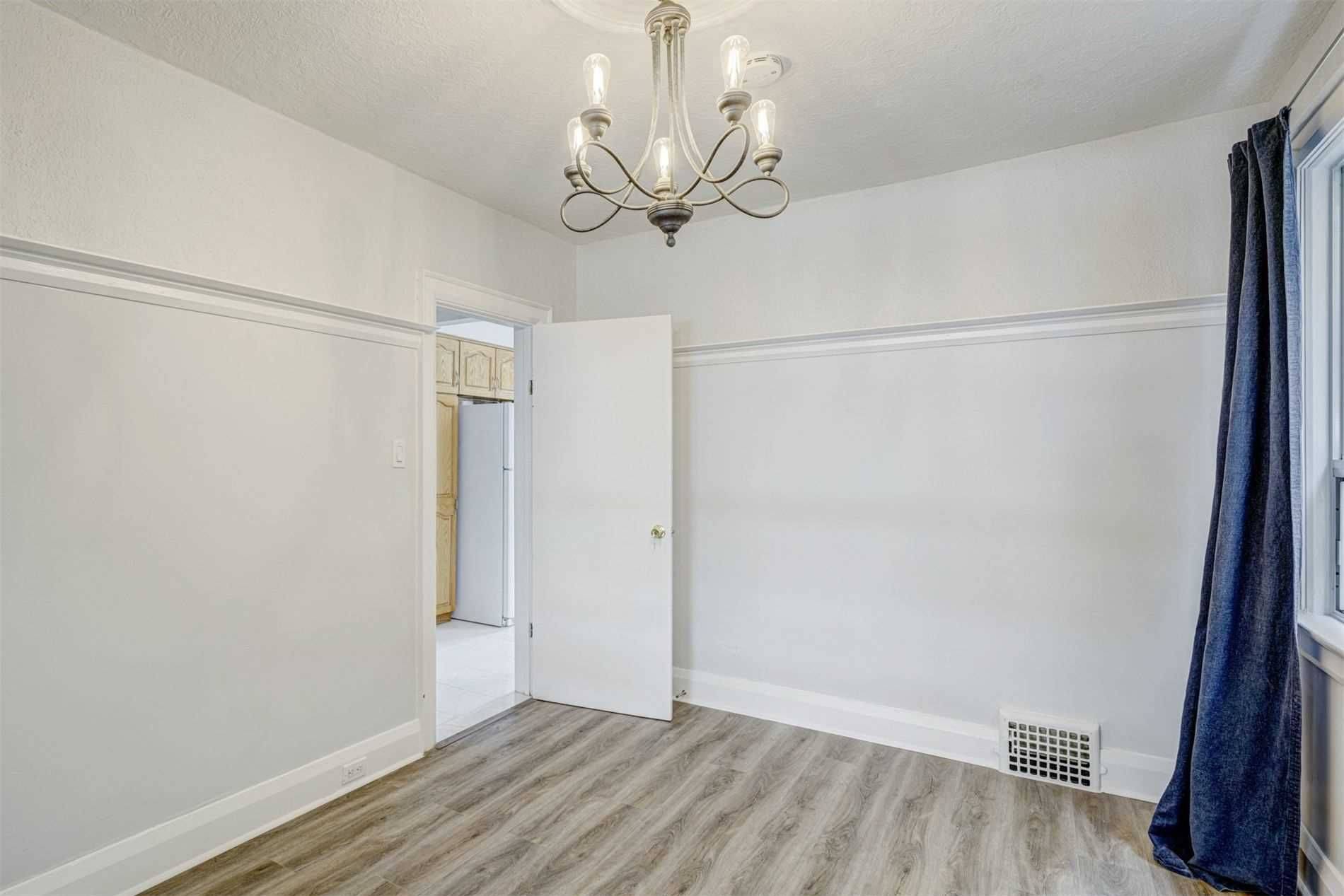 Toronto W03, ON M6E 3P6,1822 Dufferin ST #MAIN