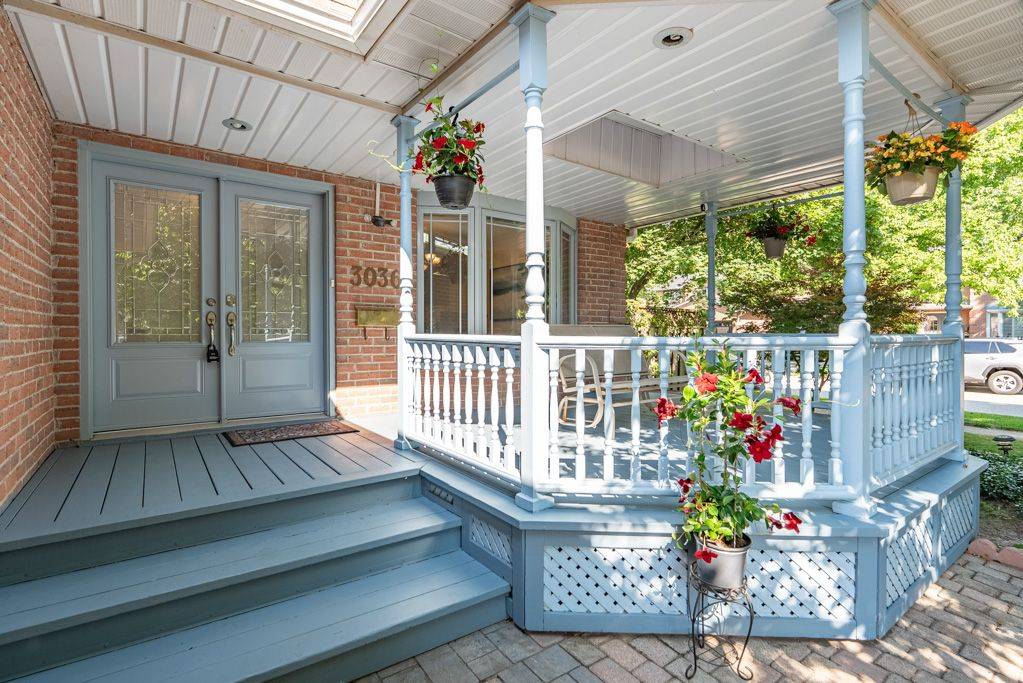 Oakville, ON L6L 6H9,3036 Swansea DR