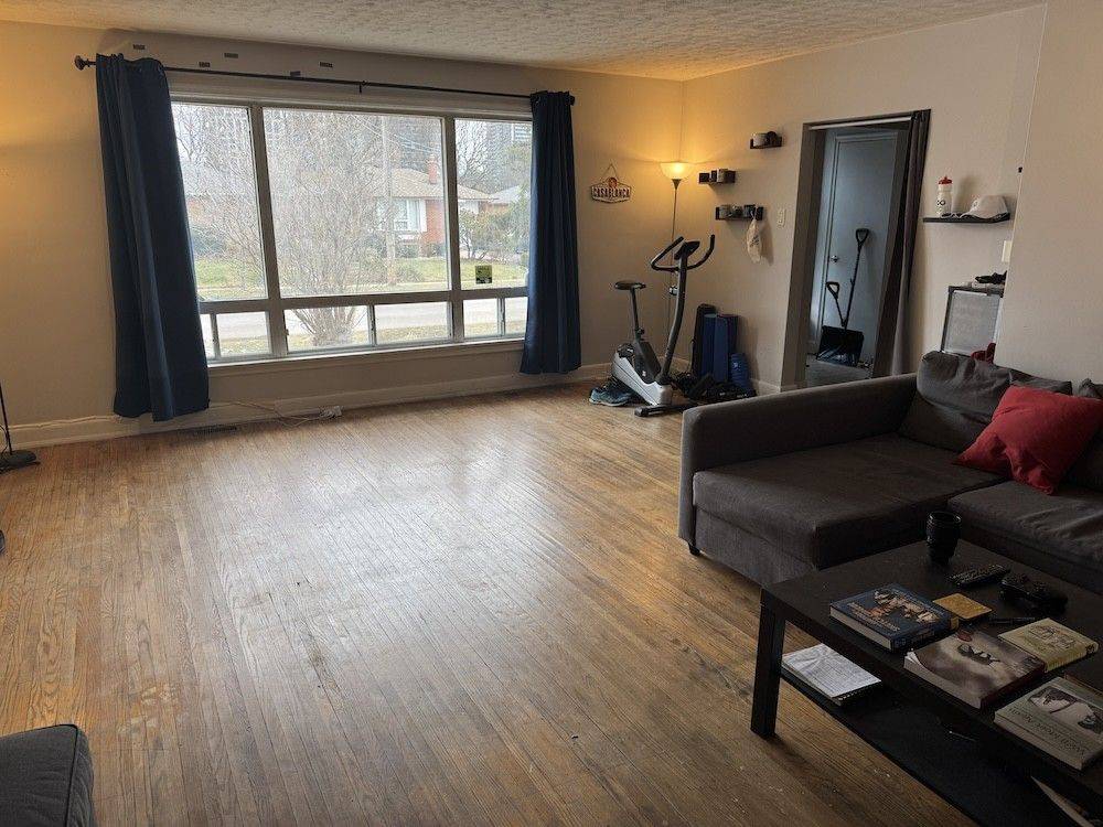 8 Mulgrove DR, Toronto W08, ON M9C 2R2