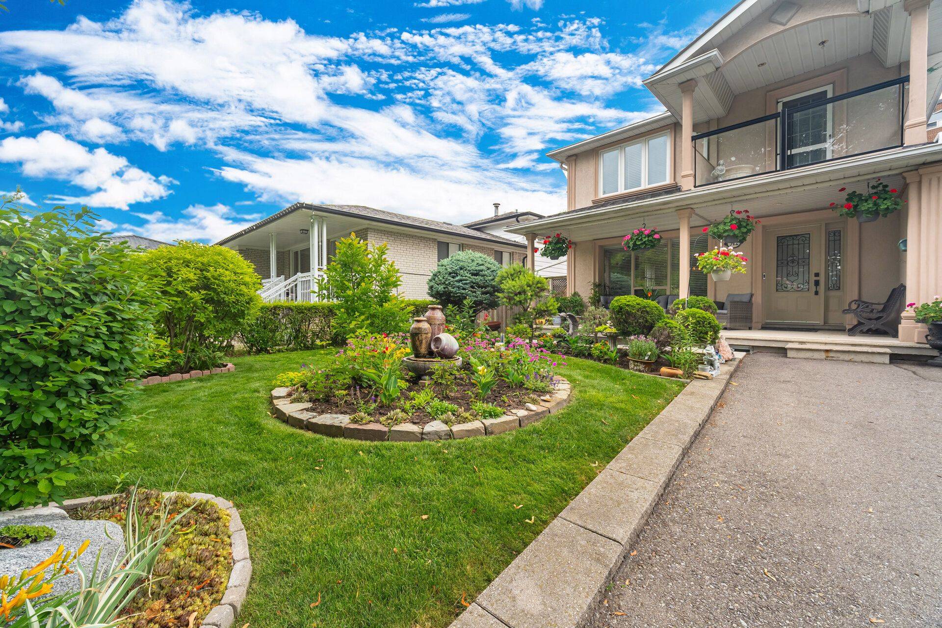 Mississauga, ON L5A 1B9,512 Selsey DR