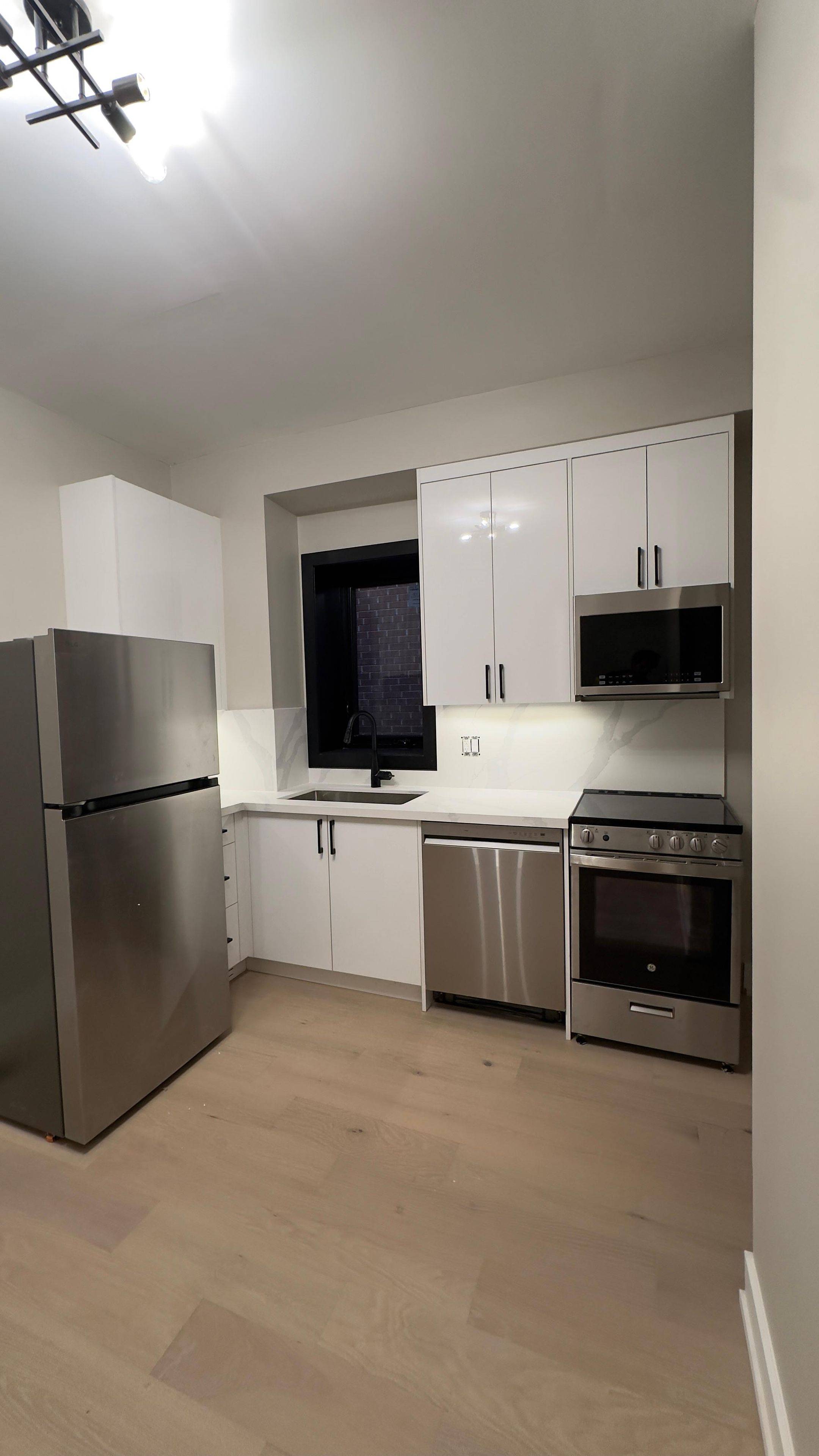 500 Salem AVE N #102, Toronto W02, ON M6H 3E1