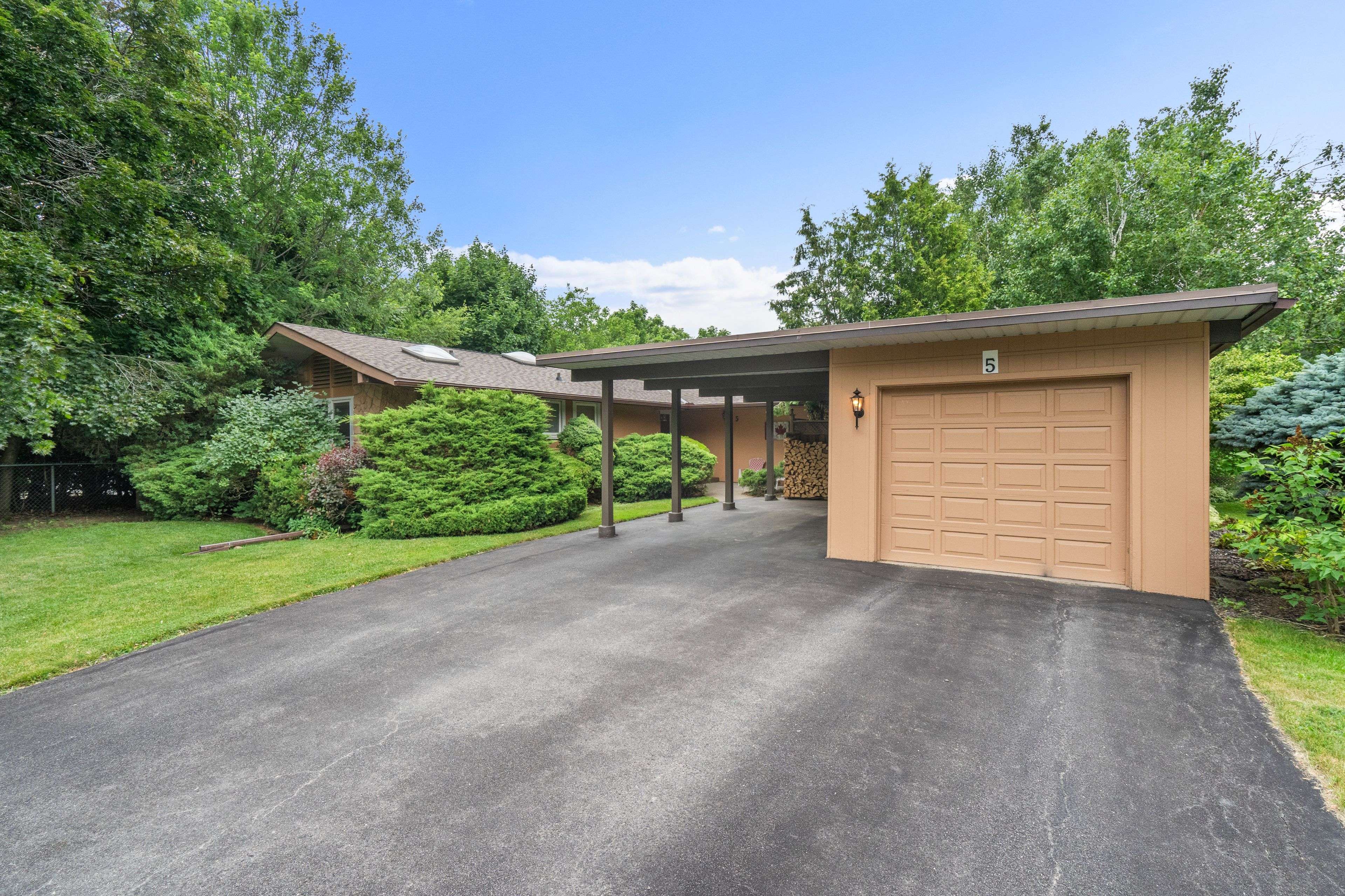 Mississauga, ON L5N 1H2,5 Shady Lawn CT