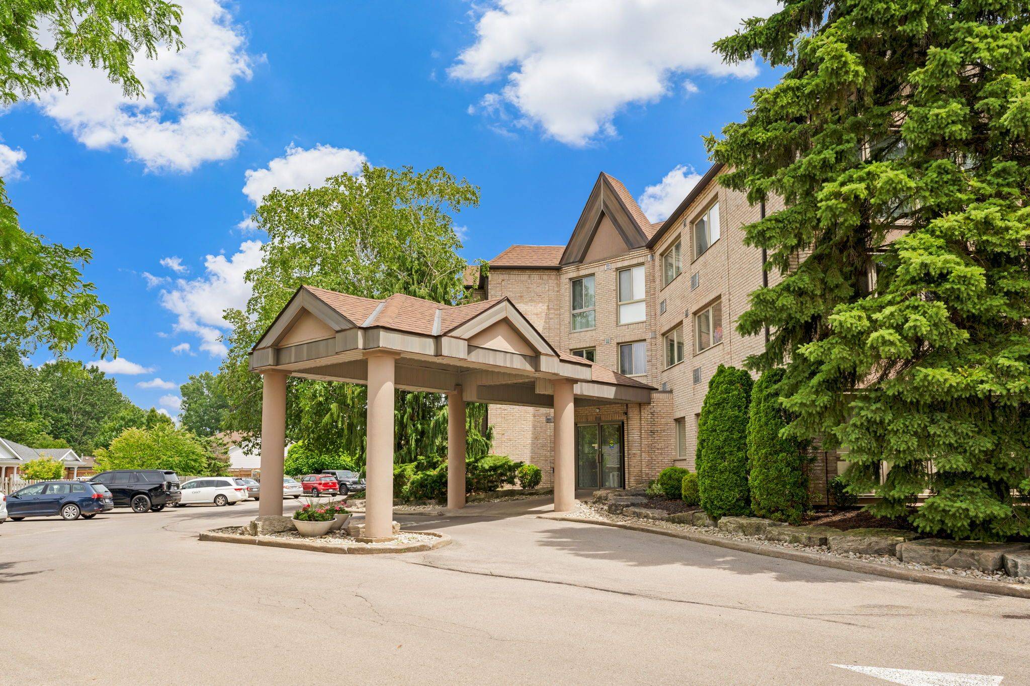 Niagara Falls, ON L2E 6S4,3364 Montrose RD #303