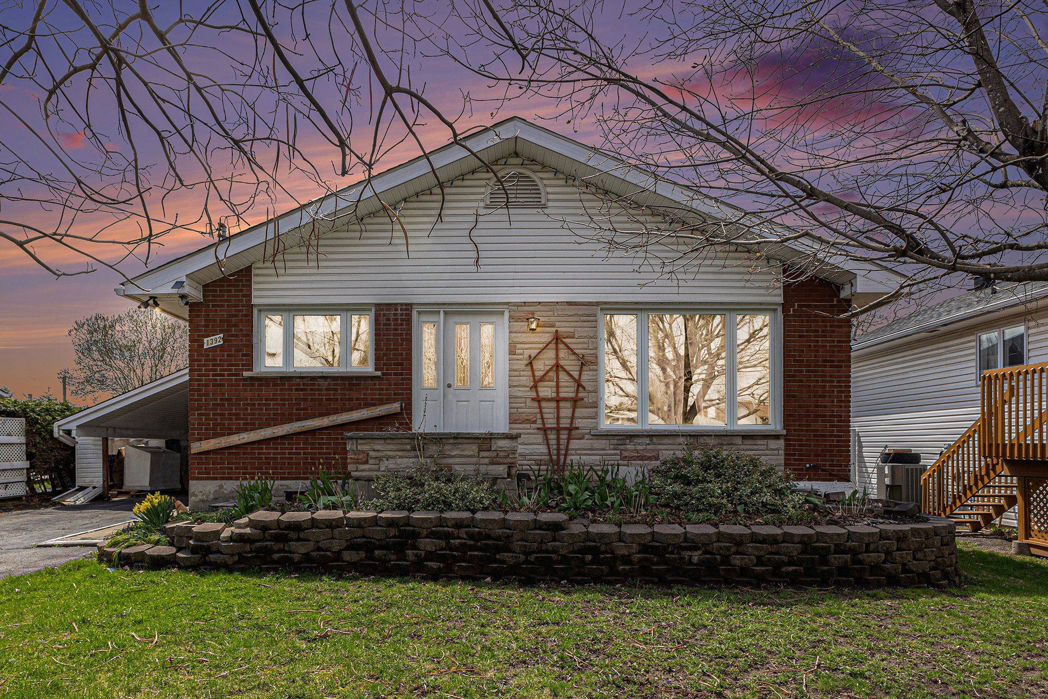 Cyrville - Carson Grove - Pineview, ON K1B 3L3,1392 Aurele ST
