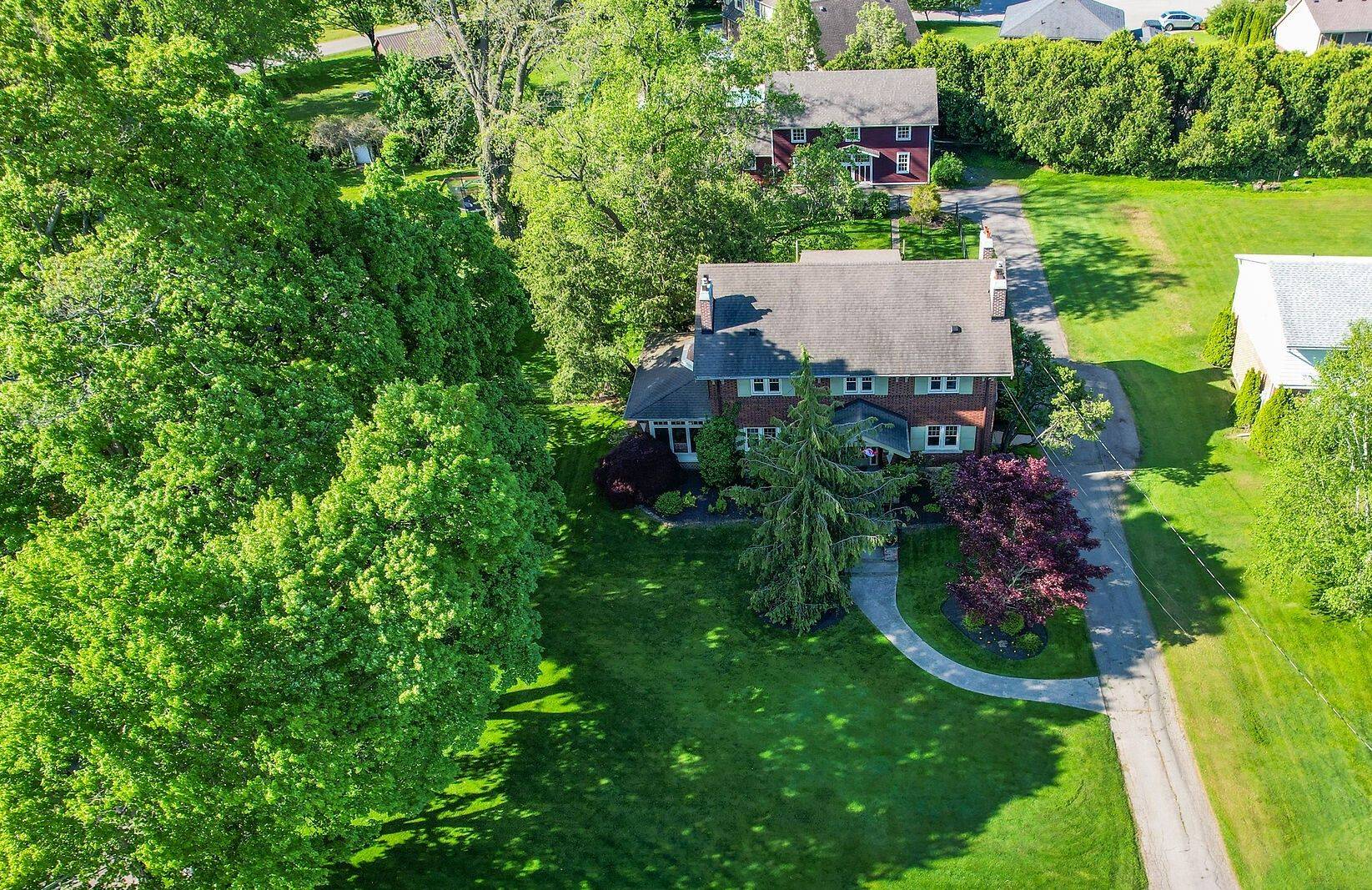 Grimsby, ON L3M 1N8,102 Main ST E