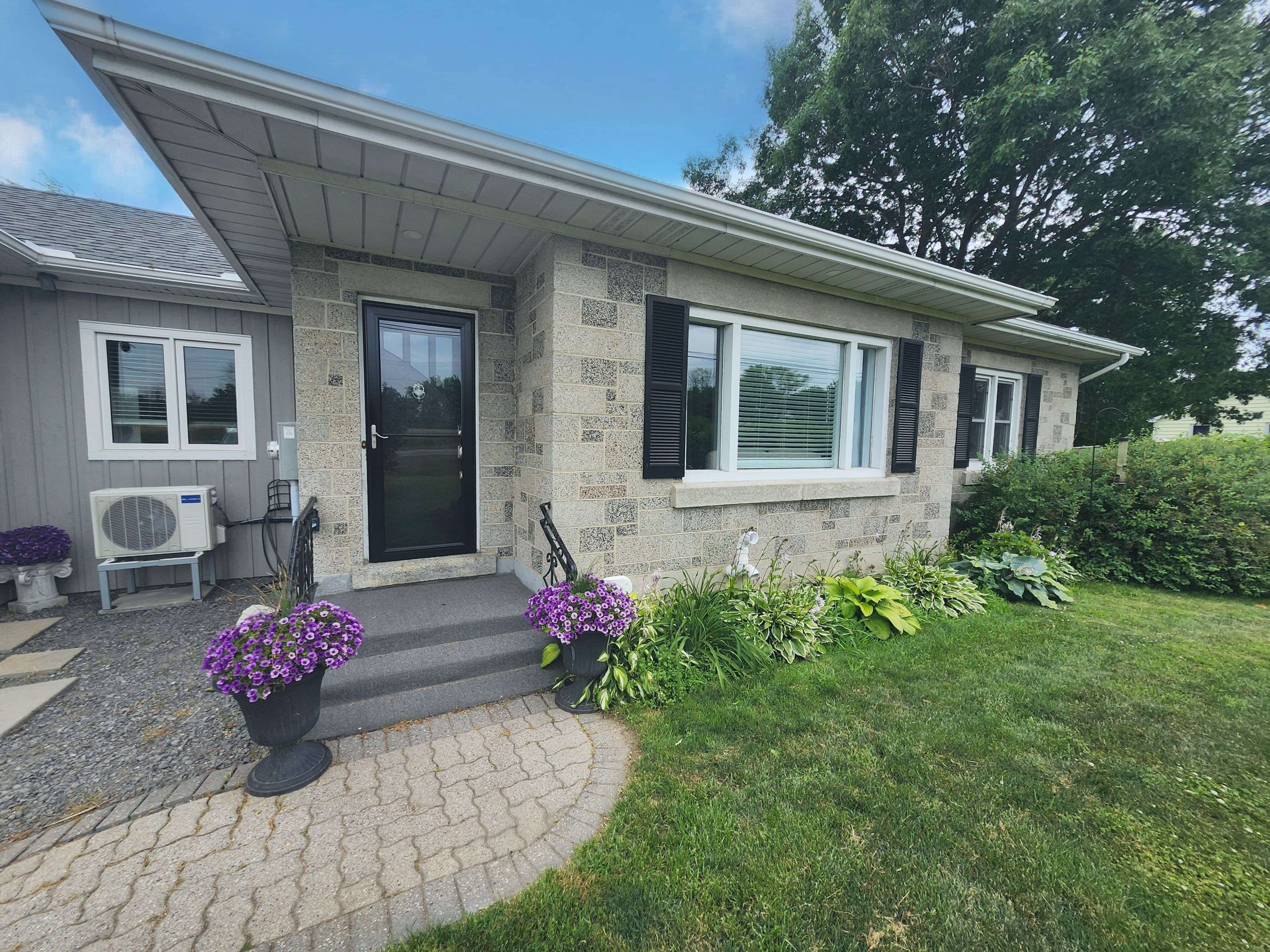 1433 County Rd 2 RD, Augusta, ON K0E 1T0