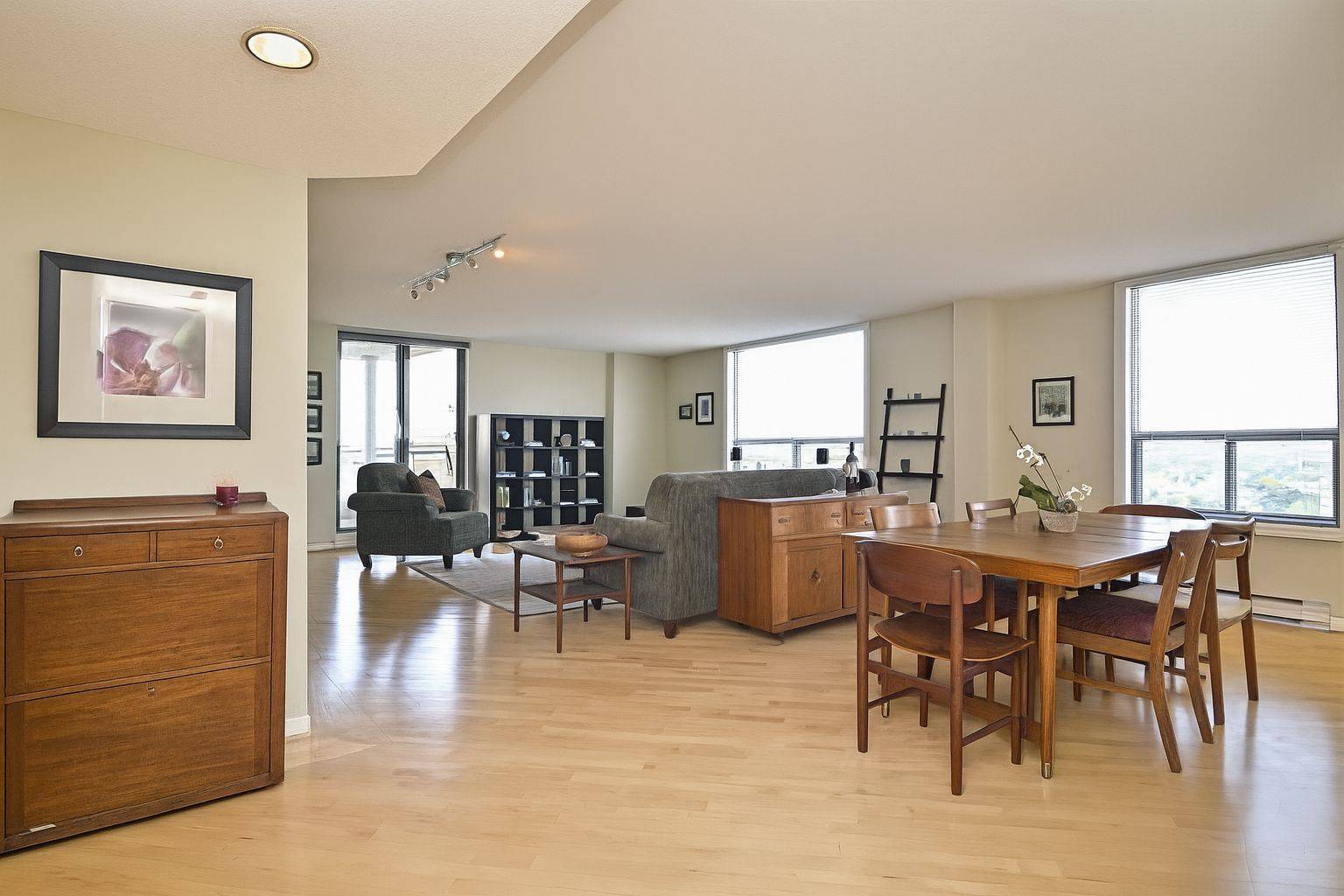 West Centre Town, ON K1Y 4T8,215 Parkdale AVE #1510